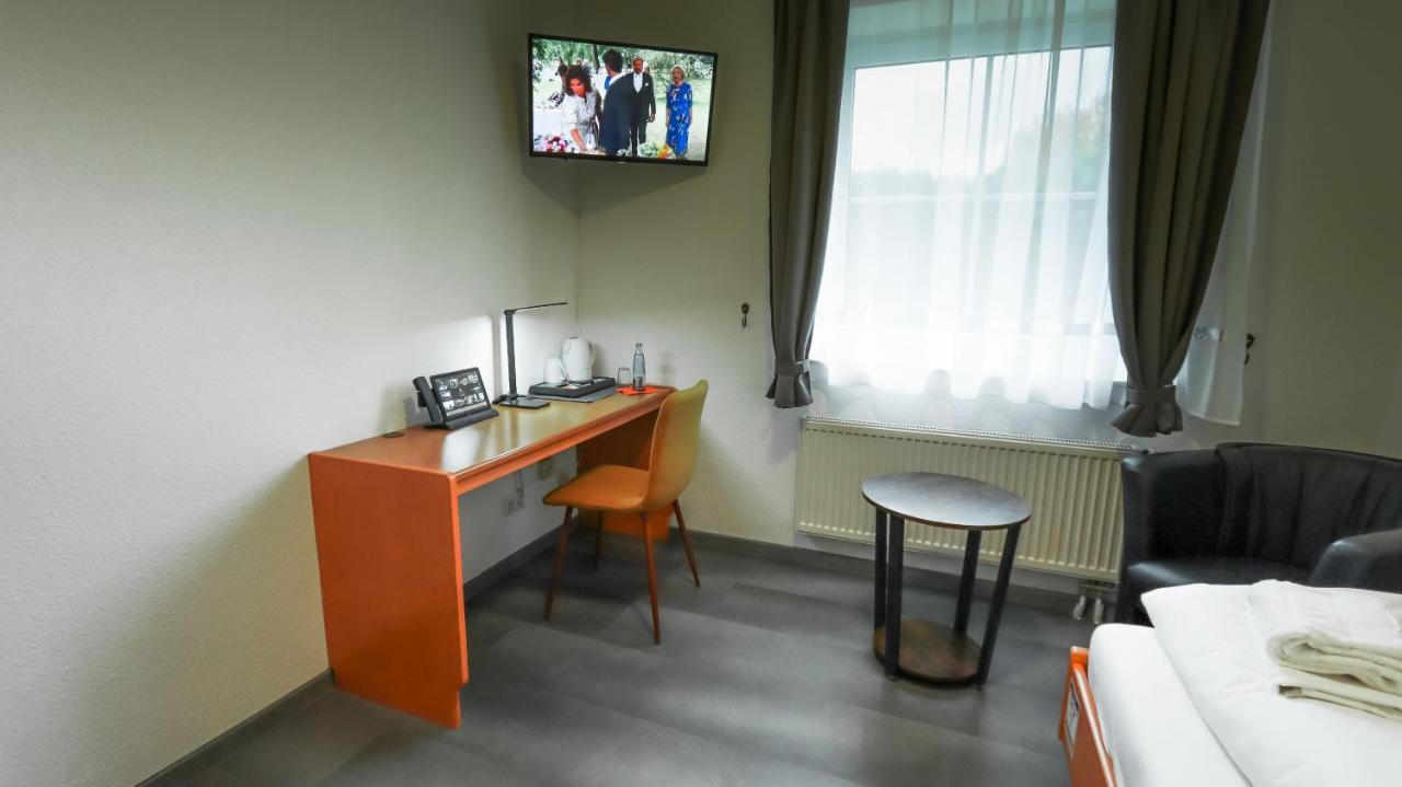 Dua Hotel Sarstedt Exterior photo