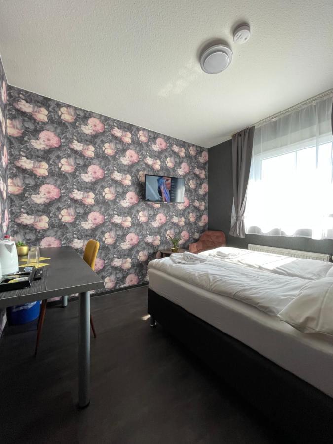 Dua Hotel Sarstedt Exterior photo